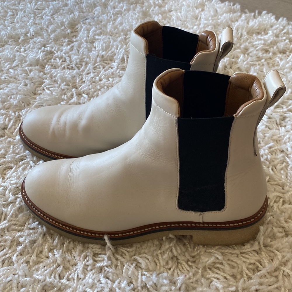 Everlane The Italian Leather Chelsea Boot Worn Twice!